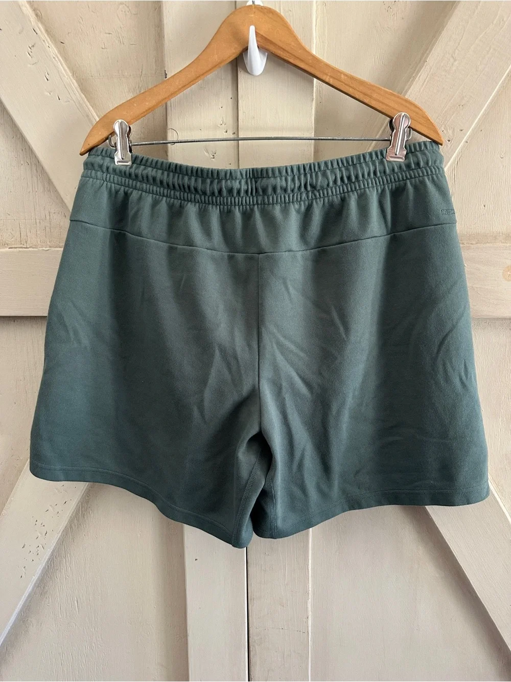 Nike Dri-FIT Men’s Athletic Training Shorts Green Drawstring Zip Pockets Size L